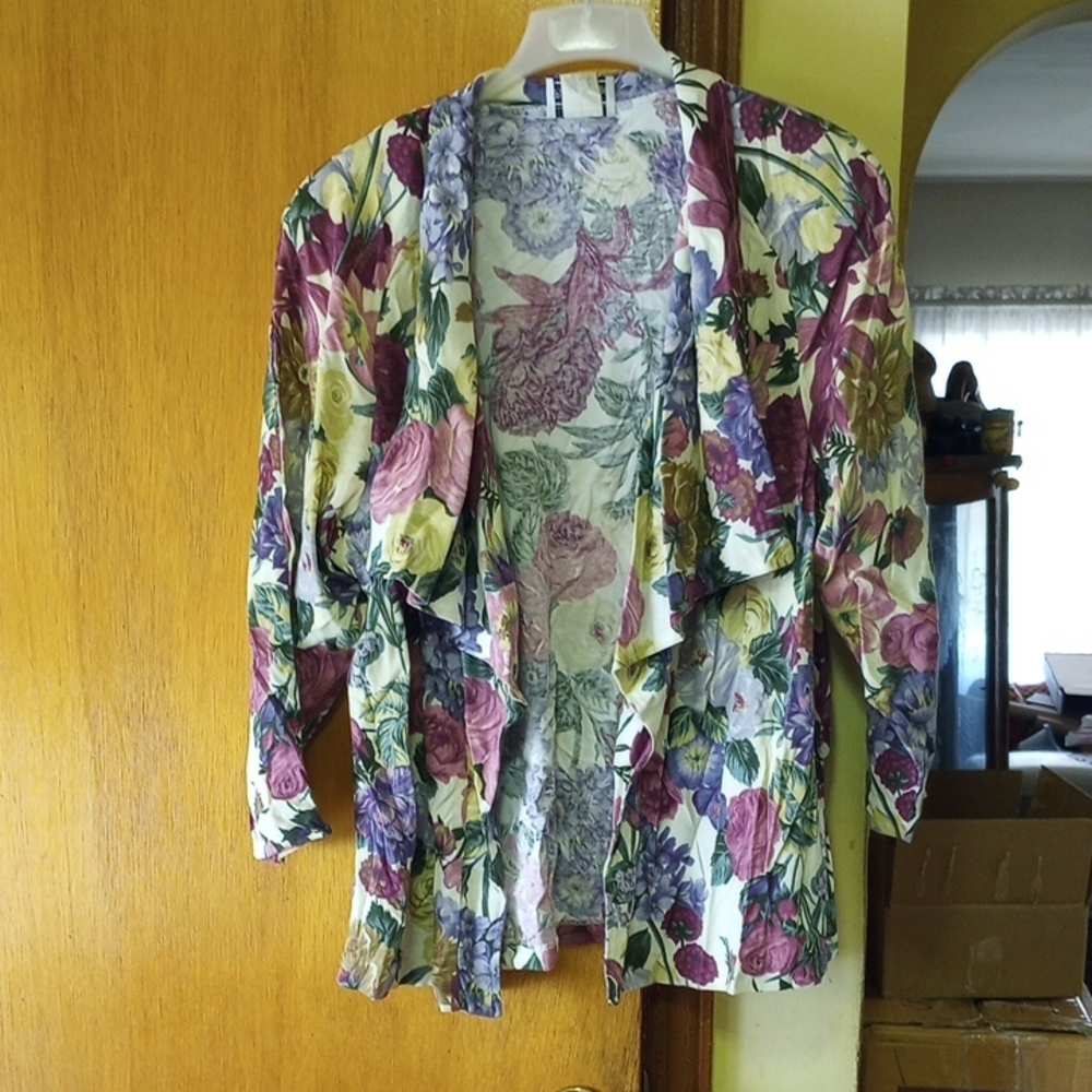 Fitting Image Size 22W Floral Jacket. Cream Pink Purple Tan Yellow Green Yellow